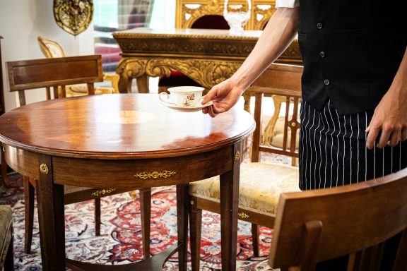 Tasse auf Tisch